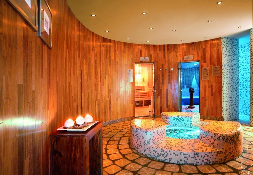 Hotel Spa Dr Irena Eris Krynica-Zdrój Exteriör bild